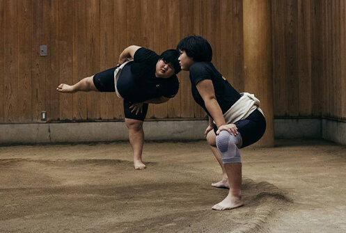 Các nữ đô vật nhỏ tuổi đang tập luyện ở tỉnh Niigata.